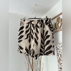 Primark Black and Cream Leaf Print High Waist Women's Shorts